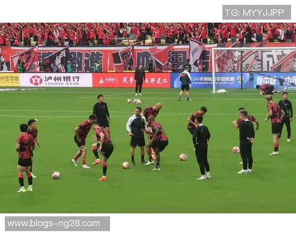 伊塔尔与多瑙的激烈对决揭示足球战术的魅力与精彩瞬间 伊塔尔与多瑙的激烈对决揭示足球战术的魅力与精彩瞬间